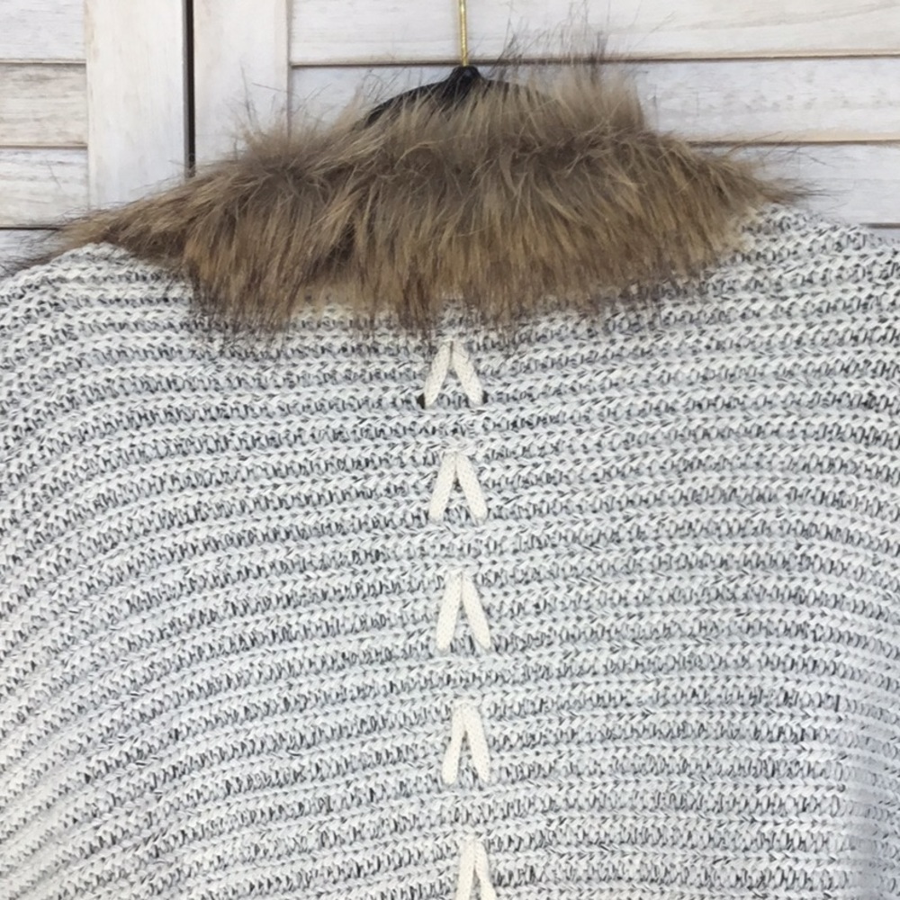 Pinklicious Faux Fur Collar Knit Sweater/Shrug S - Picture 7 of 10
